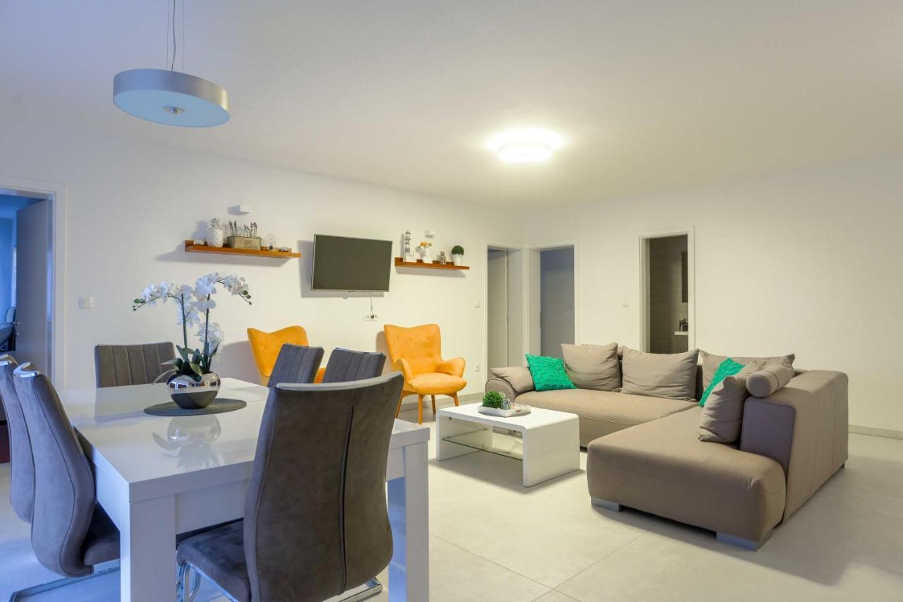 Villa Castelli, Apartment With Pool, Kaštela Eksteriør billede
